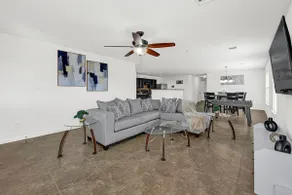 Charming Airbnb Oasis - Image 4