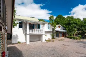 Beach House Beau Vallon - Image 2