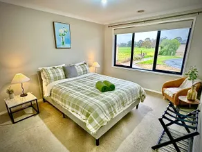 Modern and Spacious three Bedroom House - Image 2