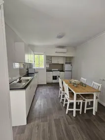Pet & Family retreat | Fenced yard | Walk to town - Image 4