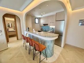Blue Wave Suite - Waterfront Flat with Balcony - Image 3