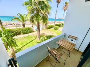 Blue Wave Suite - Waterfront Flat with Balcony - Image 2