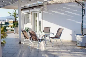 Sunny Penthouse with Panoramic Views near Metro - Image 4