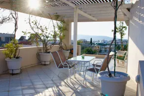 Sunny Penthouse with Panoramic Views near Metro - Image 2