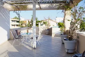 Sunny Penthouse with Panoramic Views near Metro - Image 5
