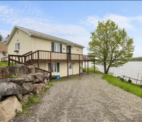 Cheerful Cottage on Lake Wallace - Image 2