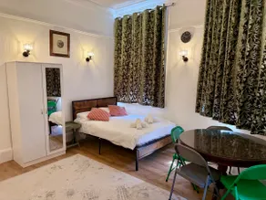 The Finchley Grand Flat II - Image 2