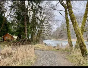 Riverside Cabin - Image 5