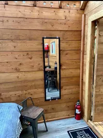 Riverside Cabin - Image 4