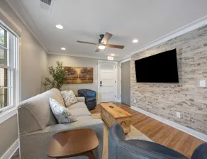 Carters Court Serene Suite - Image 2