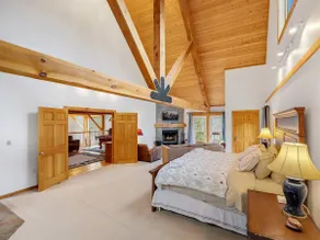 Mountain Home with Scenic Views - Image 5