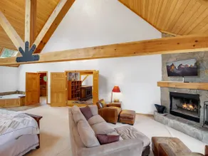Mountain Home with Scenic Views - Image 4