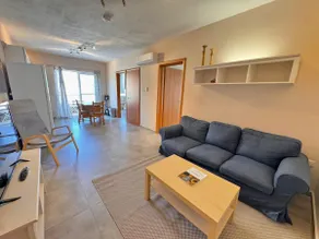 Sunny Retreat: Fast Wifi, Walk to Beach & Bus - Image 2