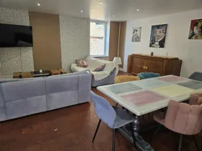 At home with us - Downtown - Image 3