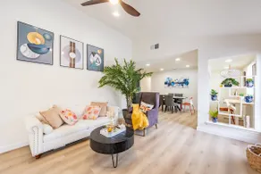 Modern Stay Near The Domain/Q2 - Image 3