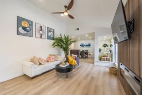 Modern Stay Near The Domain/Q2 - Image 2