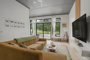 Family Guesthouse | 5 Minute Drive to the Beach - Image 2