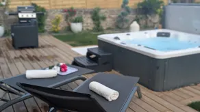 Apartment with Jacuzzi & Garden, 15 min from Saint-Malo – 8 people - Image 5
