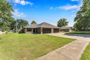 Cozy 2BR/2BA Home - Image 2