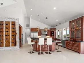 Waterfront luxury estate - Image 3