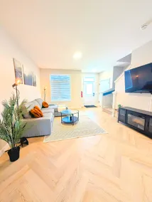 Stylish House In The Heart Of Cochrane | Free Park - Image 4