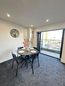 Cozy & Bright 2-Bedroom Apartment with Large Balcony and Free Parking - Image 5