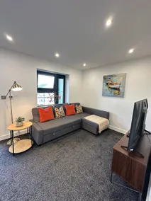 Cozy & Bright 2-Bedroom Apartment with Large Balcony and Free Parking - Image 4