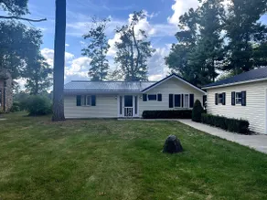 Waterfront Retreat, Croton Pond - Image 2
