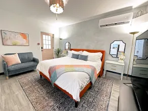 Elegant Hideaway in the Heart of Central Gardens - Image 2