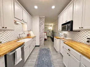 Elegant Hideaway in the Heart of Central Gardens - Image 5