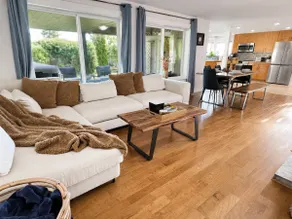 North Van Getaway with 3BR, Hot Tub and Huge Backyard - Image 3