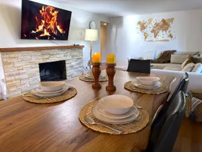North Van Getaway with 3BR, Hot Tub and Huge Backyard - Image 4