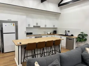 Roof Top Twin Ensuite CBD Unit - Image 2