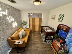 Riviera Vista- Walk to the River! - Image 2