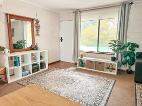 Todd’s Lodge in Murray Bridge + Private Backyard - Image 3