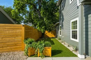 Modern Riverside Haven | Sleeps 9 | 5-Mins to DT - Image 4