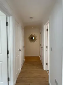 Delightful Riverview Flat With Parking - Image 3