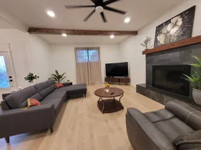 Beautiful mid-century ranch - Image 2