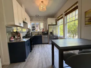 Remodeled 2BR Creekside Retreat - Image 3