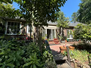 Remodeled 2BR Creekside Retreat - Image 2