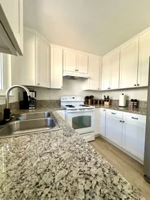 2 BR Aura Abode | Parking | 15 Min to UCD/Airport - Image 4