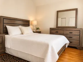 Astoria 3BR Home | Balcony | Near Manhattan - Image 3
