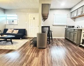 Cozy And Modern ATX Apartment - Image 2