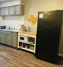 Cozy And Modern ATX Apartment - Image 4