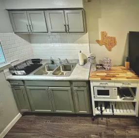 Cozy And Modern ATX Apartment - Image 5