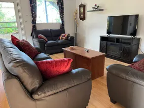 Comfortable, quiet walk-in lower suite. - Image 2