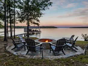 Luxury Lakeside Cabin ~Kayaks ~Fire Pit ~Beach - Image 3