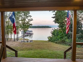 Luxury Lakeside Cabin ~Kayaks ~Fire Pit ~Beach - Image 4