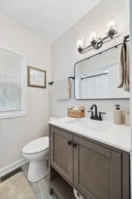 Modern 4BR Home Near Train & Downtown Naperville - Image 5