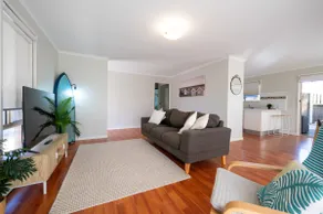 Family & Work Stay Near Deakin | Parking + WiFi - Image 2